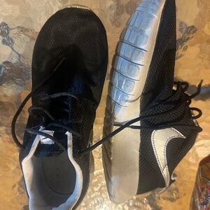 Nike shoes black and silver